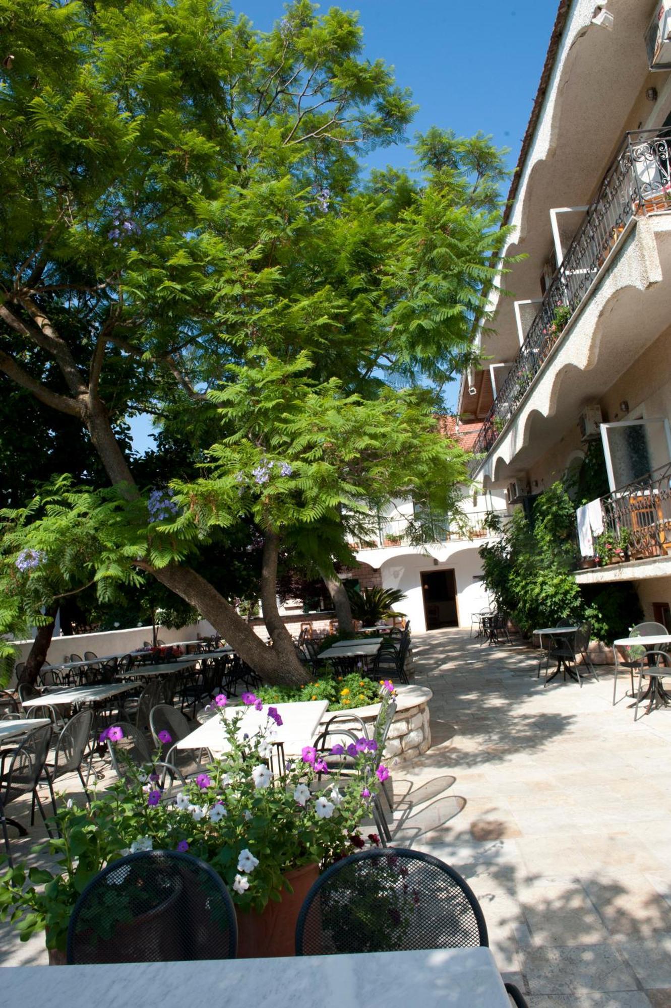 Marie Hotel Acharavi  Ngoại thất bức ảnh