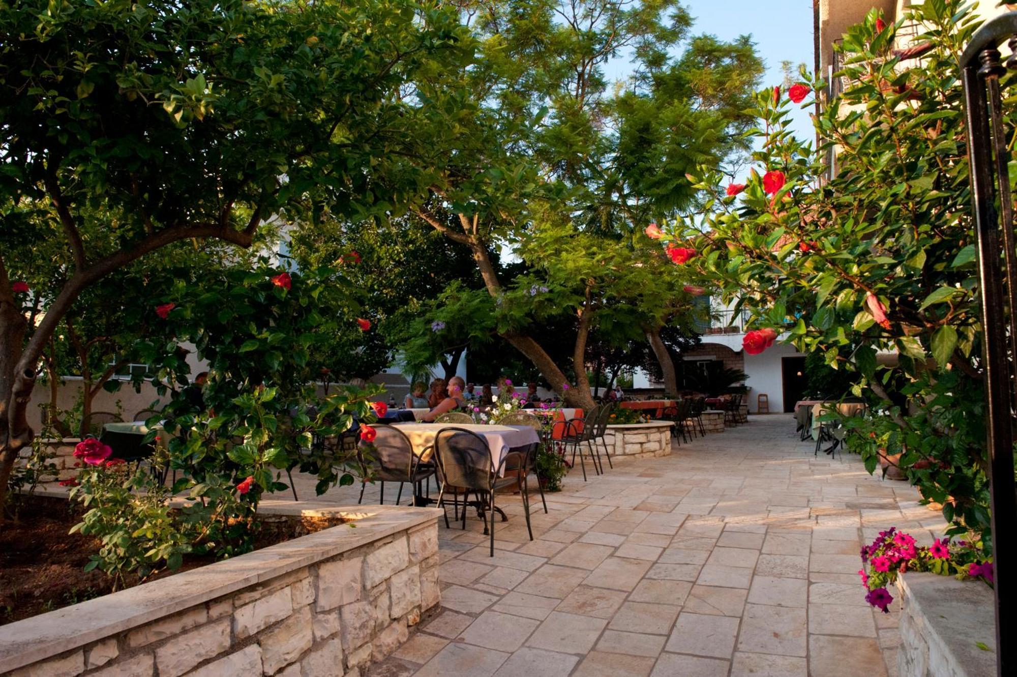 Marie Hotel Acharavi  Ngoại thất bức ảnh