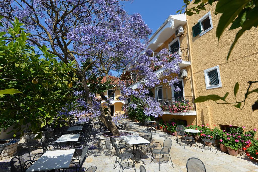 Marie Hotel Acharavi  Ngoại thất bức ảnh